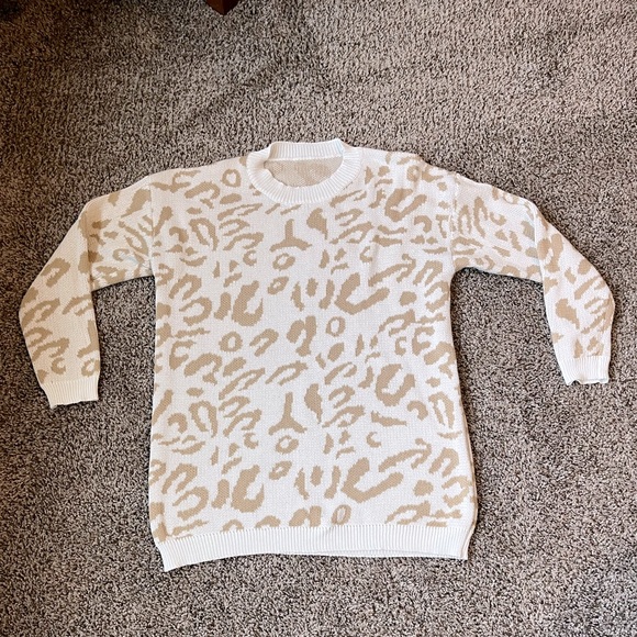 Sweaters - Oversized Leopard Sweater